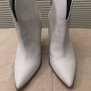 Jessica Simpson White Heeled leather Boots gently worn!